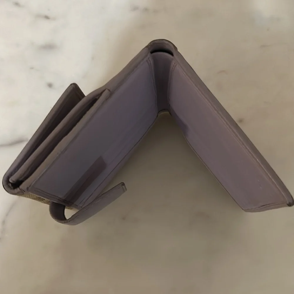 Gucci Lilac Trim Wallet - Picture 6 of 14